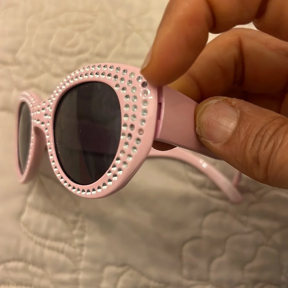Two little girls sunglasses used in good shape pink and purple